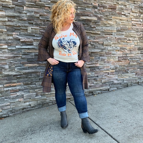 Meet your Posher, Heather - Picture 3 of 3